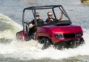 国产6轮两栖车视频,陆地海洋两不误的跨界利器