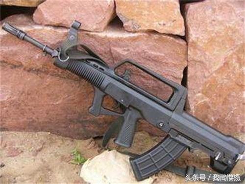 国产步枪打钢板视频,一击击穿钢板，性能震撼展示